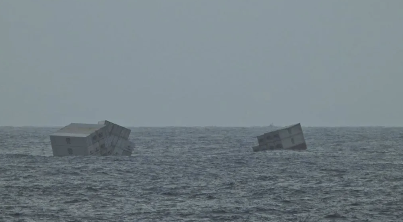 MSC一箱船沉没!装有危险品! MSC一箱船沉没!装有危险品!