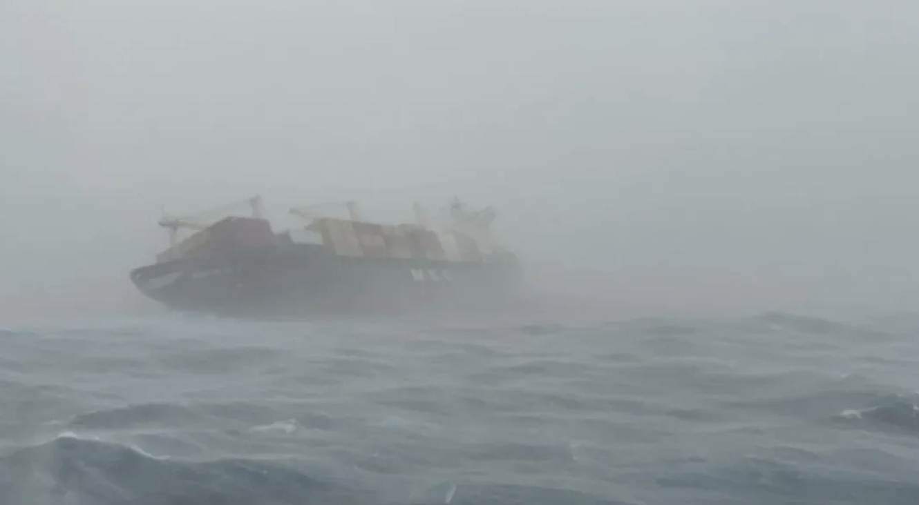 MSC一箱船沉没!装有危险品! MSC一箱船沉没!装有危险品!