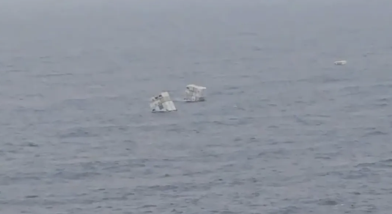 MSC一箱船沉没!装有危险品! MSC一箱船沉没!装有危险品!