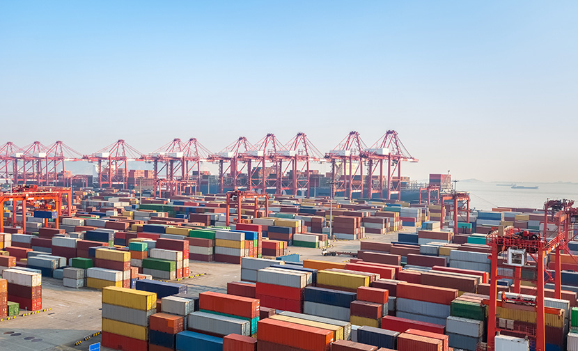 极端天气下的海运物流保障:气候适应性规划的核心策略 极端天气下的海运物流保障:气候适应性规划的核心策略