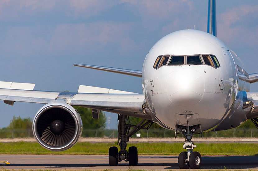 深圳/香港至多哈国际空运：直飞航班频次、时效及价格对比